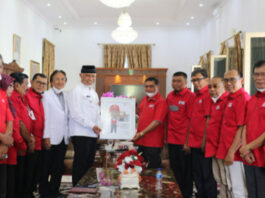 Gubernur Sumbar Terima Penghargaan Dari PMI