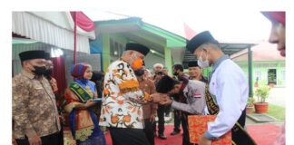 Gubernur Mahyeldi Lepas 36 Santri MAPK/MAN Padang Panjang ke Timur Tengah