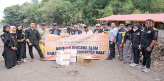 UPI YPTK Padang Serahkan Bantuan Untuk Masyarakat Terdampak Bencana Di Sumbar