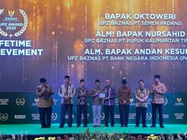 Terima Lifetime Achievement dari BAZNAS RI, Mantan Dirkeu PT Semen Padang Terharu