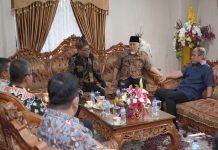 Gubernur Mahyeldi Sambut Kajati Sumbar yang Baru di Bandara Internasional Minangkabau