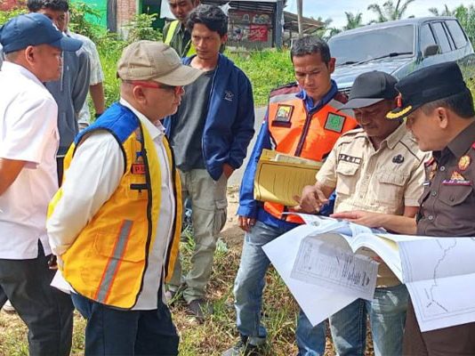 Dalam Rangka Pendampingan Hukum, Kajari Dharmasraya Tinjau Proyek Pembangunan Jalan