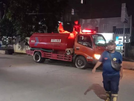 BPBD Tangerang Terus Lakukan Pemulihan Pasca Banjir, Penyemprotan Lumpur Masih Berlanjut