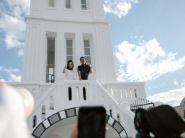 Titiek Soeharto Terkesima dengan Keunikan Angka 4 di Jam Gadang