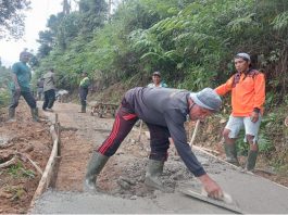 PT Semen Padang Bantu 3.000 Zak Semen untuk Betonisasi Jalan Puncak Labuang
