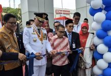 Gubernur Sumbar Resmikan Ruang PPID Bank Nagari, Dorong Keterbukaan Informasi Publik di BUMD