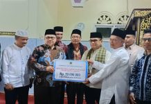 Ketua DPRD Sumbar Serahkan Bantuan Rp56 Juta Lebih Untuk Perbaikan Masjid Nurul Yaqin