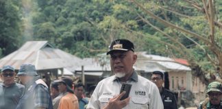 Tinjau Dampak Bencana di Pesisir Selatan, Gubernur Mahyeldi Tegaskan Pemerintah Hadir dan Dana Penanganan Siap