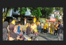 Jelang Berbuka, DPD dan Fraksi Golkar Pasaman Tebar Takjil
