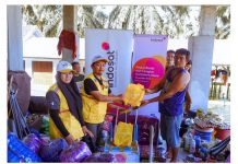 Indosat Ooredoo Hutchison Hadir Beri Bantuan Kemanusiaan bagi Warga Terdampak Bencana di Langkat, Sumatra Utara