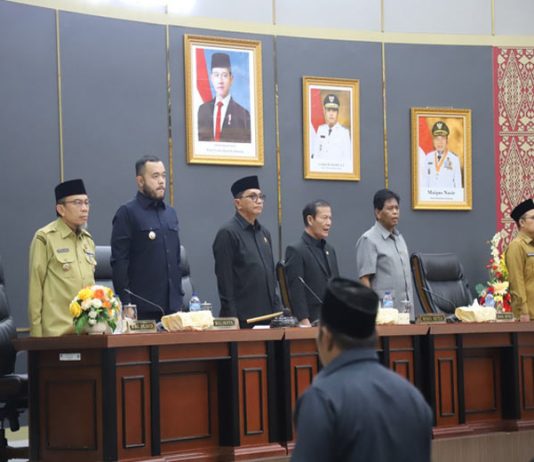 Rapat Pariurna, DPRD dan Pemko Padang Sepakat Cabut Perda Keuangan 2003