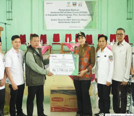 Ratusan Warga Dharmasraya Terima Bantuan Sosial dari Kemensos