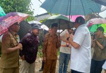 Jembatan dalam Pembangunan, Wabup Risnaldi Luruskan Isu Siswa Bertaruh Nyawa di Lumpo