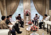 Gubernur Mahyeldi Serahkan Rekomendasi Seminar Wakaf Internasional kepada Menteri Agama RI