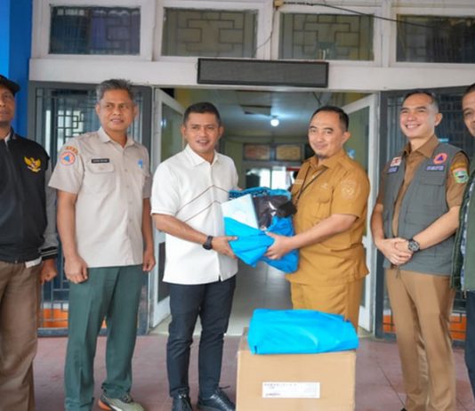 Bantuan Presiden untuk Korban terdampak Bencana Alam Diterima langsung Oleh Bupati Solok