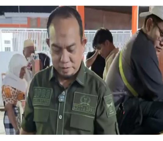 Ketua DPRD Padang Muharlion Hadirkan Program Air Bersih untuk Warga Terdampak Banjir di Koto Tangah