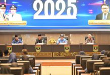 Hardiknas 2026, Gubernur Mahyeldi Anugerahkan Penghargaan kepada 109 Guru dan Tenaga Kependidikan Sumbar