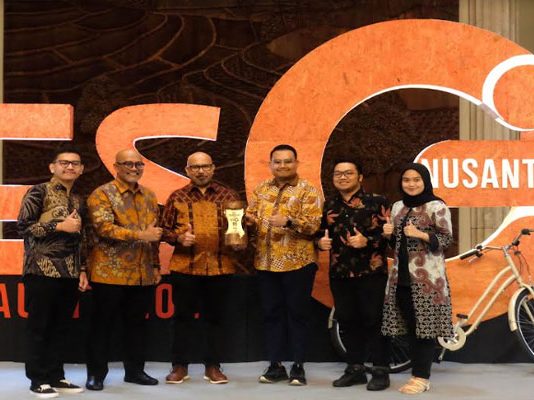 FIFGROUP Raih penghargaan GOLD Rating ESG NUSANTARA 2024: Wujud Komitmen pada Keberlanjutan