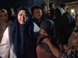 Lisda Hendrajoni Turun Langsung Bantu Korban Banjir di Pesisir Selatan