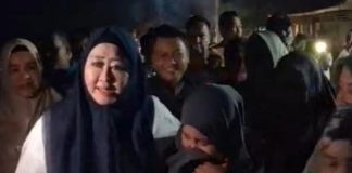 Lisda Hendrajoni Turun Langsung Bantu Korban Banjir di Pesisir Selatan