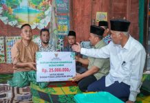 Gubernur Mahyeldi Serahkan Bantuan Perbaikan Rumah Warga Kurang Mampu di Luhak Nan Duo Pasaman Barat