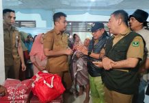 Wagub Sumbar Tinjau Korban Banjir di Ulakan, Salurkan Bantuan dan Instruksikan Penanganan Cepat