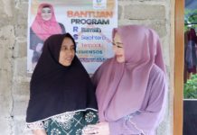Lisda Hendrajoni Serahkan Bantuan RST untuk Warga Pesisir Selatan