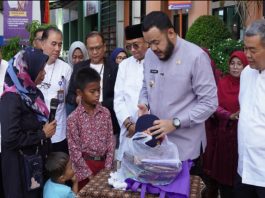 Pelajar Madrasah Nikmati Manfaat Program LKS dan Seragam Gratis di Padang
