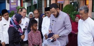 Pelajar Madrasah Nikmati Manfaat Program LKS dan Seragam Gratis di Padang