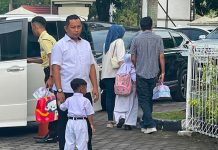 Hari Pertama Sekolah, Gerakan Ayah Antar Anak di Sumbar Disambut Antusias
