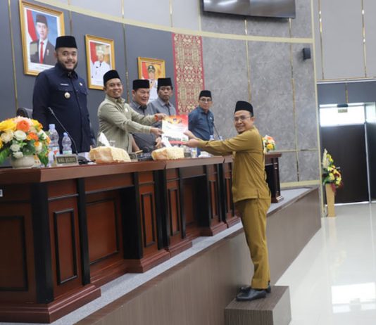 Rapat Paripurna DPRD Kota Padang : APBD 2026 Dibahas Tuntas, PAD Naik Transfer Turun