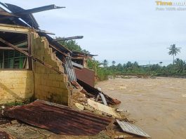 Hujan Deras Robohkan Bangunan SD 19 Baringin, Warga Desak Pemko Padang Normalisasi Sungai
