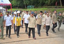 Presiden Prabowo Tinjau Langsung Jalan Nasional Putus di Lembah Anai