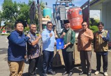 Gubernur Mahyeldi Terima Bantuan Mesin Penjernih Air dari UNDIP untuk Warga Terdampak Bencana