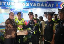 Pastikan Keamanan Nataru, Ketua DPRD Sumbar Serahkan Bantuan ke Pos Pengamanan