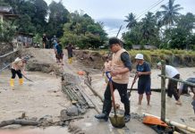 UNP Peduli Perbaiki Akses Warga Lewat Jembatan Darurat, Pembersihan Pascabencana Tetap Berjalan