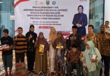 Lisda Salurkan Bantuan Atensi Rp563 Juta untuk 233 Warga Pessel