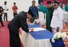 Bupati Hendrajoni Lantik 56 Wali Nagari Hasil Pilwana Serentak 2025, Tekankan Persatuan dan Transparansi Anggaran