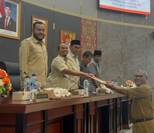 DPRD Kota Padang Terima Tiga Ranperda, Ekonomi Kreatif dan Investasi Jadi Agenda Strategis