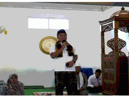 Wagub Vasko Apresiasi Kreativitas Warga Air Dingin Manfaatkan Kayu Bekas Banjir Jadi Tabuah Masjid