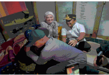 Awali Safari Ramadan di Tanah Datar, Wagub Vasko Ruseimy Serahkan Bantuan Bedah Rumah untuk Keluarga Petani di Paninjauan