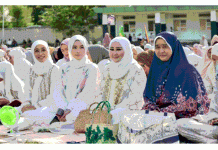 Lisda Hendrajoni Sholat Idul Fitri Bersama Masyarakat Pesisir Selatan di Painan