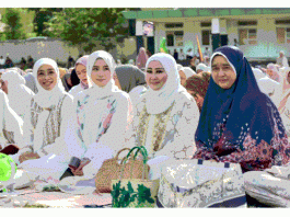 Lisda Hendrajoni Sholat Idul Fitri Bersama Masyarakat Pesisir Selatan di Painan