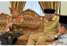 GUBERNUR MAHYELDI SAMBUT KEDATANGAN MENTERI AGAMA DENGAN NUANSA ADAT MINANGKABAU